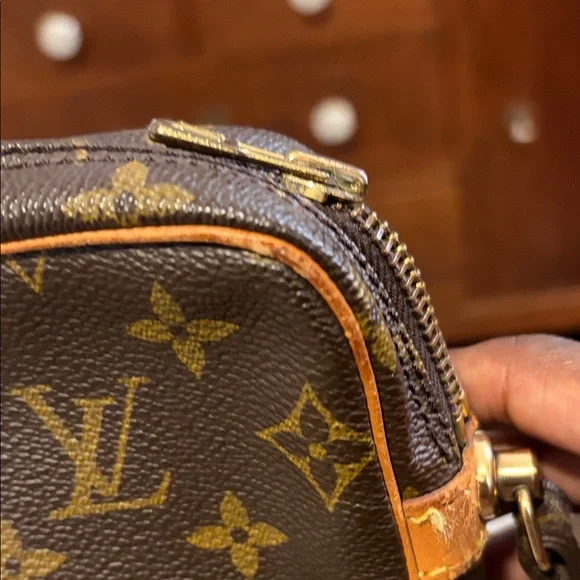 Vintage Louis Vuitton Monogram Marly Dragonne clutch. - Picture 11 of 17